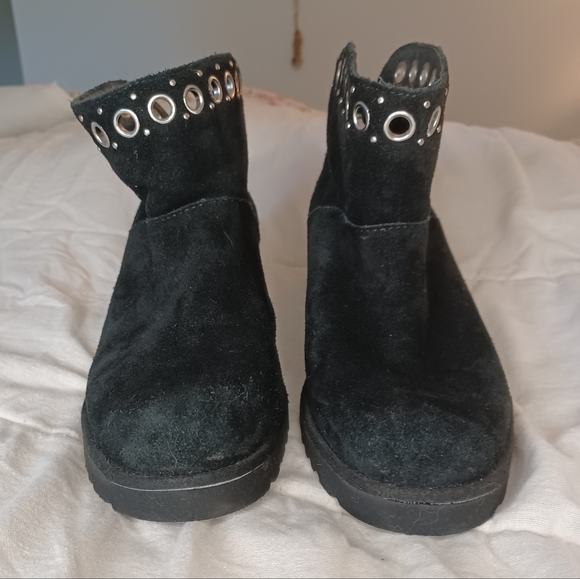 Ugg Boots - Picture 4 of 9